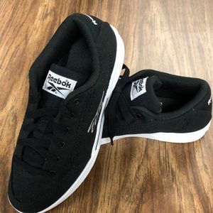 Reebok black womans sz u.s. 5.5